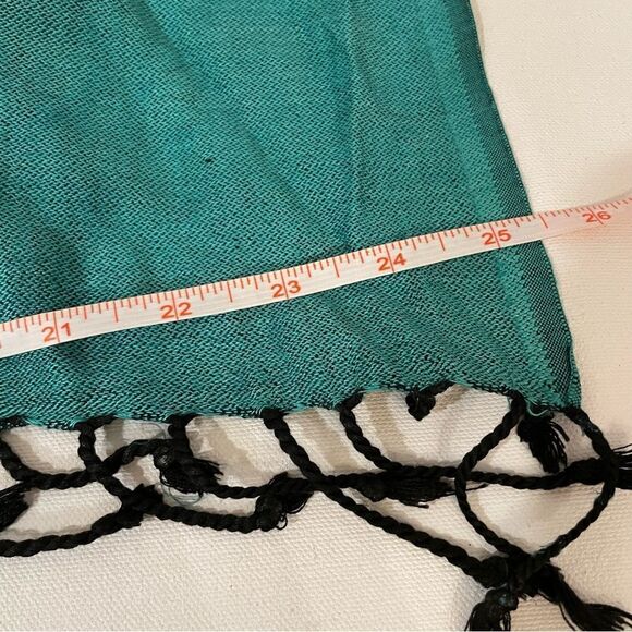 Scarf wrap in greens - Picture 5 of 7